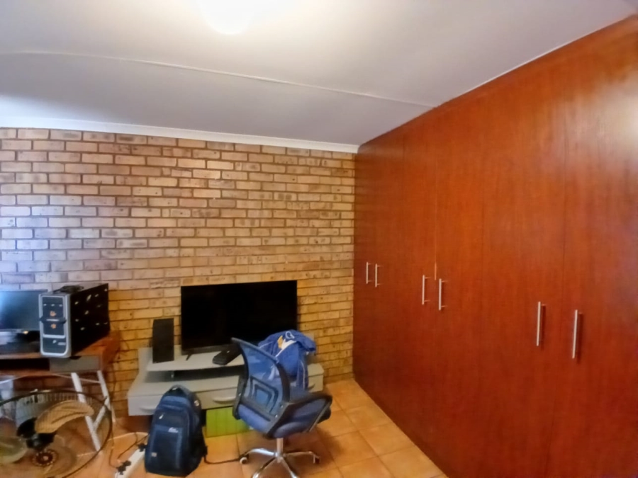 To Let 4 Bedroom Property for Rent in Kuruman Northern Cape
